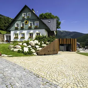 Slunecnice & Panorama Restaurace Farma Špindlerŭv Mlýn